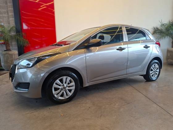 HYUNDAI HB20 1.0 UNIQUE 12V FLEX 4P MANUAL HYUNDAI HB20 1.0 UNIQUE 12V FLEX 4P MANUAL